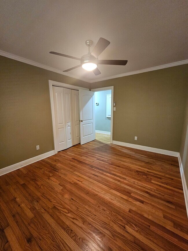 Building Photo - 850 Brookwood Dr