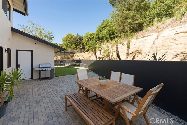 Building Photo - 2880 Zell Dr