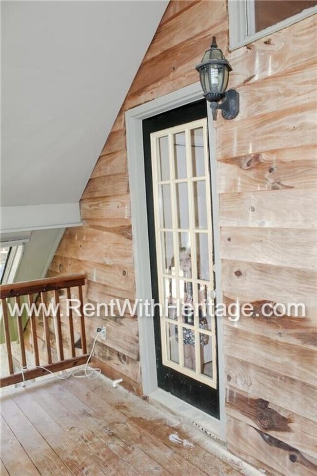 Building Photo - Charming Rustic Cabin Home on 2 Acres / Na...