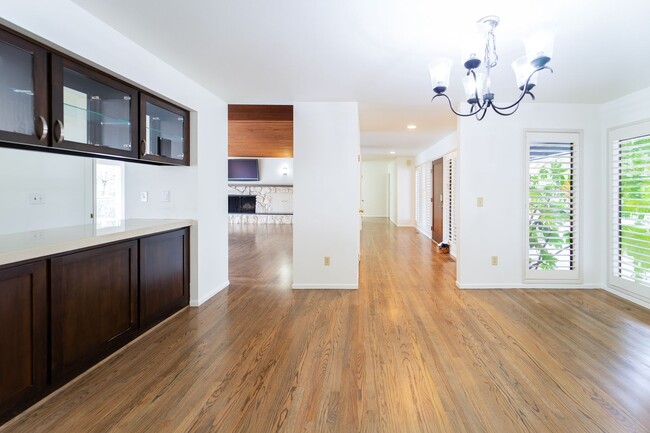Building Photo - 4-Bedroom Luxury Home for Rent by Portland...