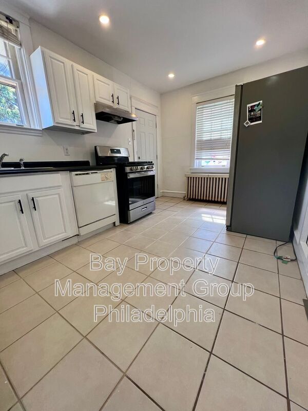 Building Photo - 25 W Parkway Ave