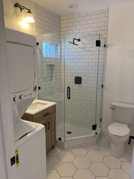 Building Photo - 12321 Bombardier Ave