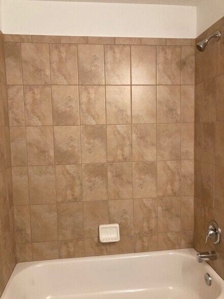 Building Photo - 44 Karat Path