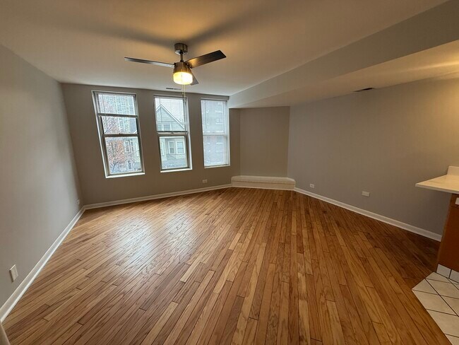 Building Photo - 744 W Gordon Terrace