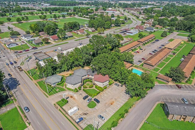 Building Photo - 3801 SW Triana Blvd