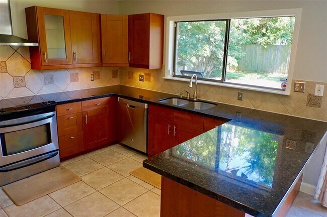 Building Photo - 9538 Meadowglen Ln