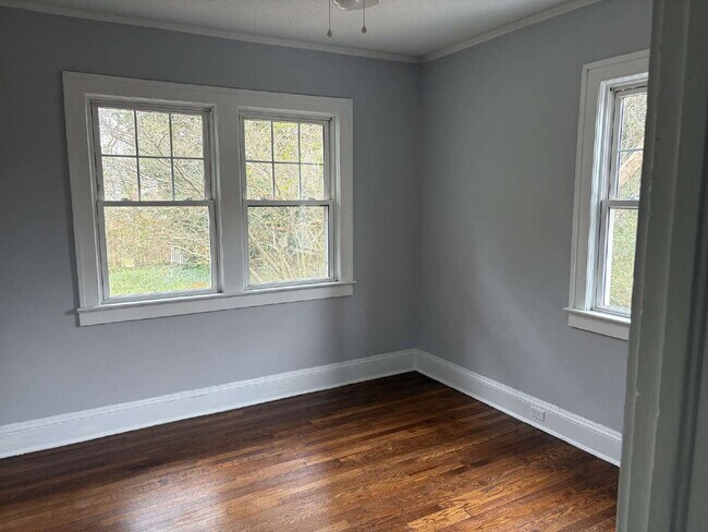 Building Photo - Rare Downtown Asheville Rental: 3BR/2BA House with Huge Yard & City Convenience- Dogs allowed!