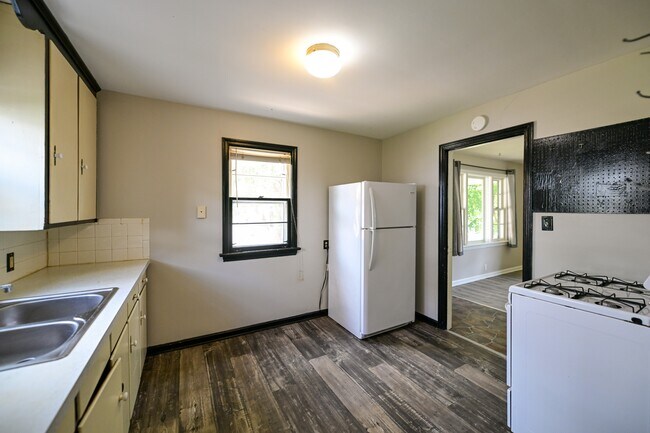 Building Photo - 8 Clarke St