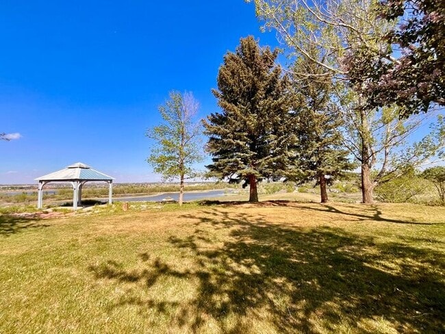 Building Photo - Gorgeous Private Home with Views!