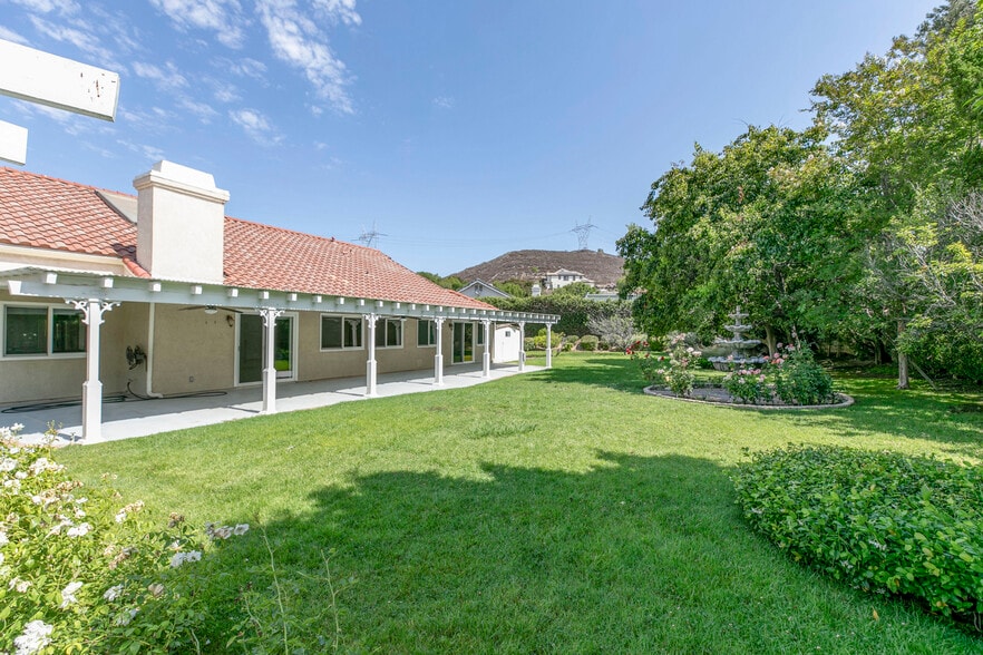 Building Photo - 10928 Meseta Ave