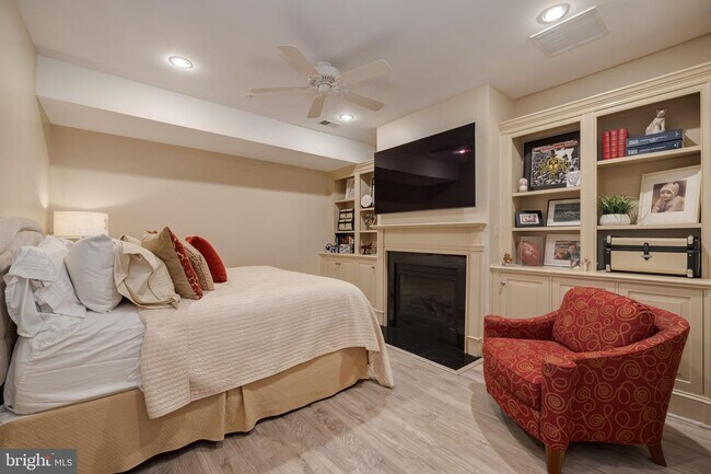 Building Photo - 712 Bracey Ln