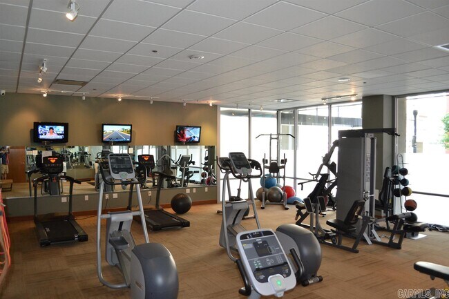 Building Photo - 315 Rock St