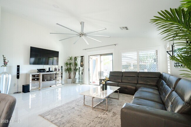 Building Photo - 2257 W Roy Rogers Rd