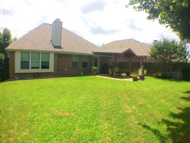 Building Photo - 5912 Meadowglen Dr