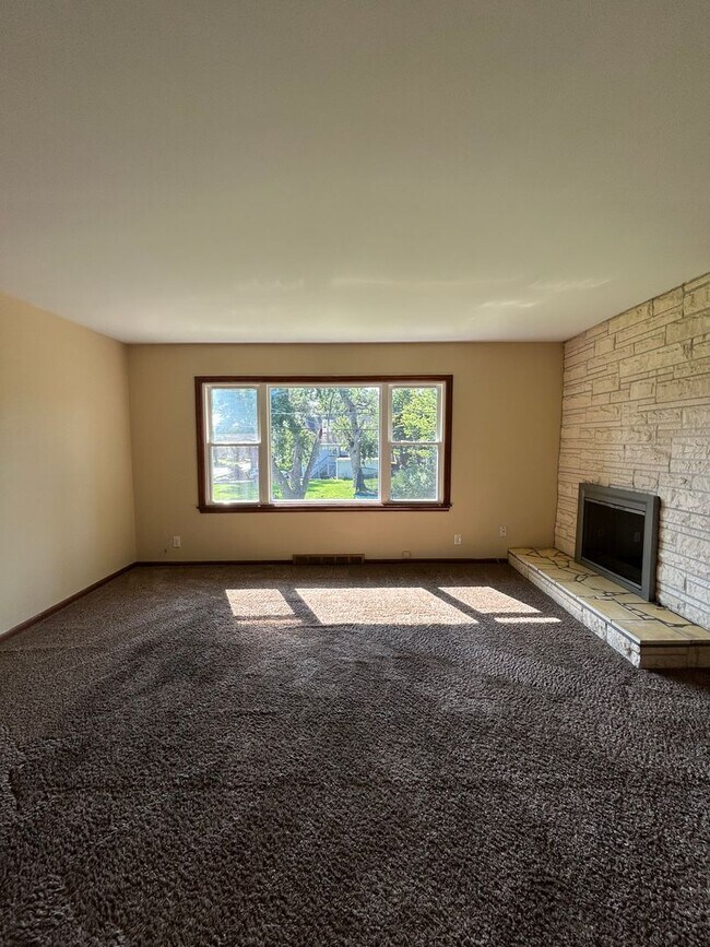 Building Photo - 704 N 74th Ave