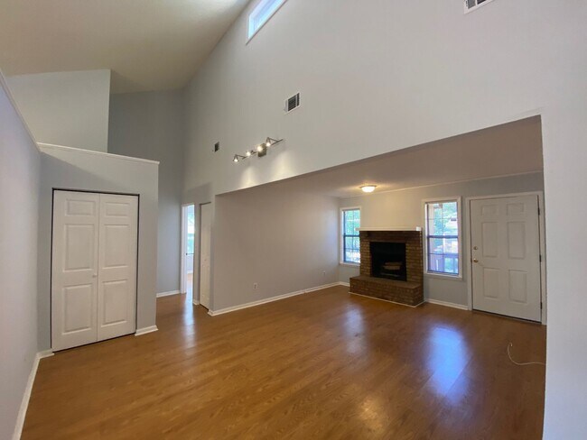 Building Photo - 3154 Folsom Rd