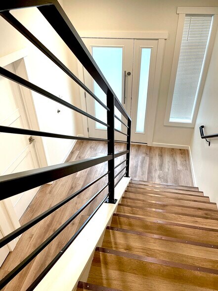 Stairs - Custom Railings - 2511 N Hamilton St