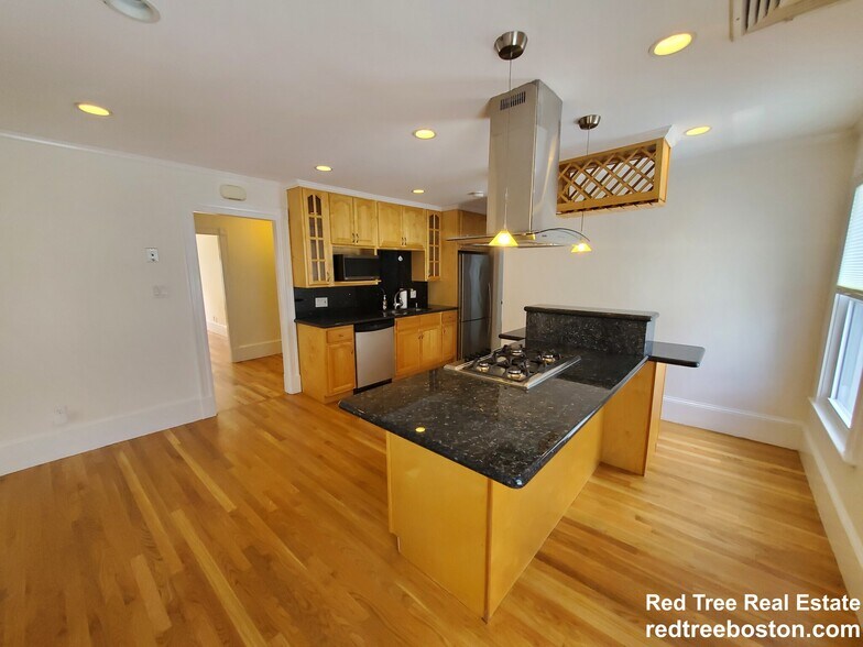 Building Photo - 8 White Ave