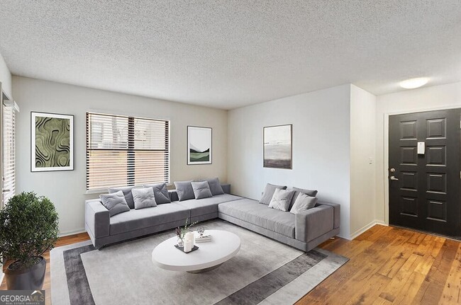 Building Photo - 3500 Windcliff Dr SE