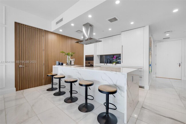 Building Photo - 700 NE 26th Terrace