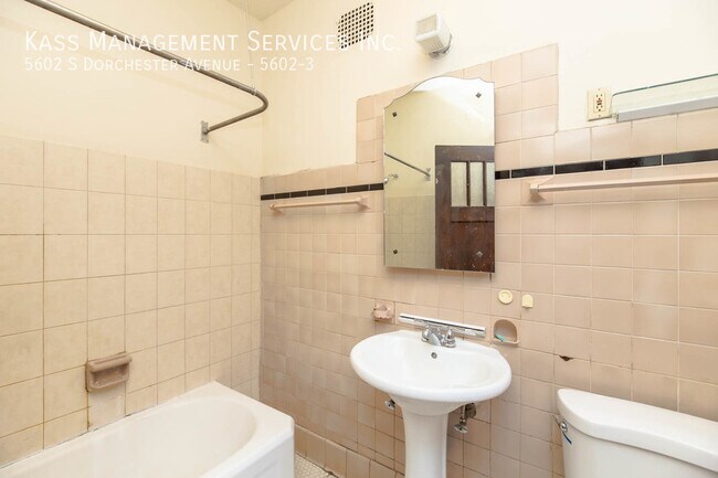 Building Photo - 5602 S Dorchester Ave