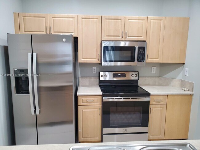 Building Photo - 2242 NE 42nd Cir