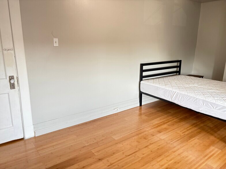 Building Photo - 5847 Nicholson St