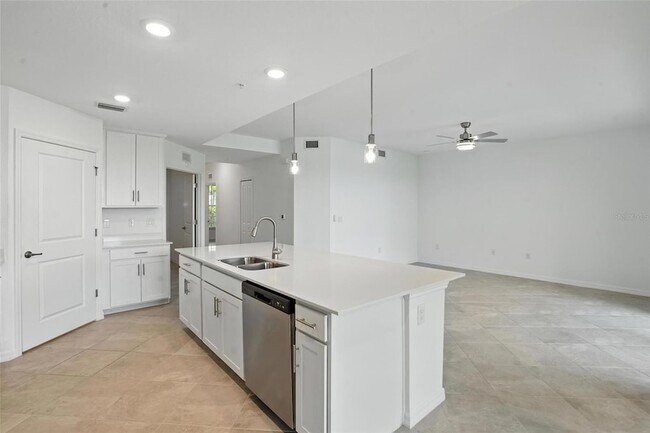 Building Photo - 14281 Heritage Landing Blvd