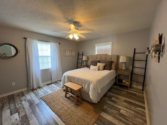 Building Photo - Slice of Paradise: 3-Bedroom, 2-Bathroom Fully Furnished Waterfront Rental