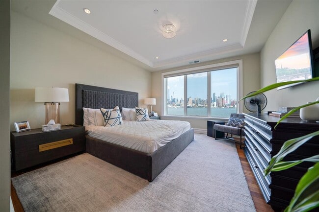 Building Photo - 250 Henley Pl