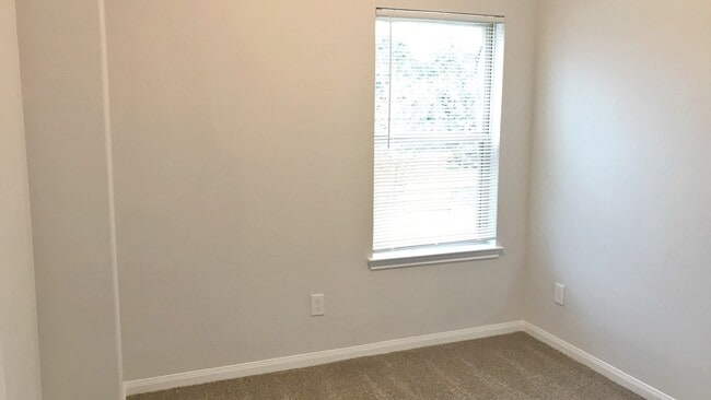 Building Photo - 7966 Henson St