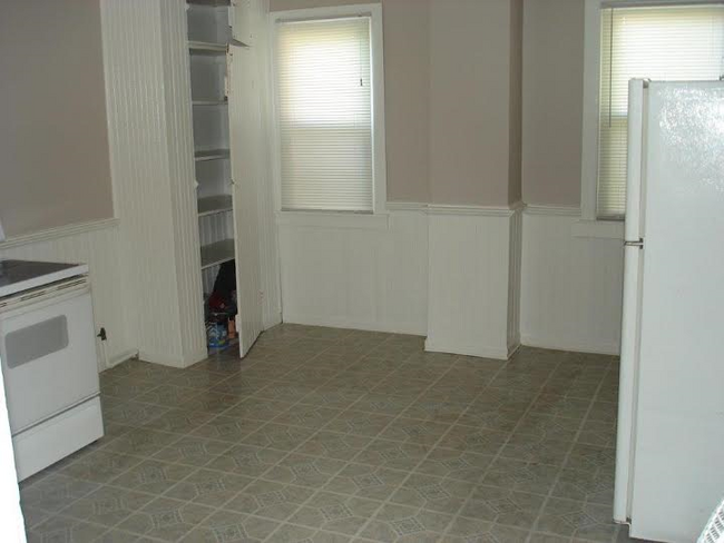 Building Photo - 2 bedroom duplex in the highlands!