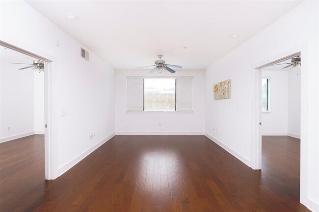 Building Photo - 3016 Guadalupe St