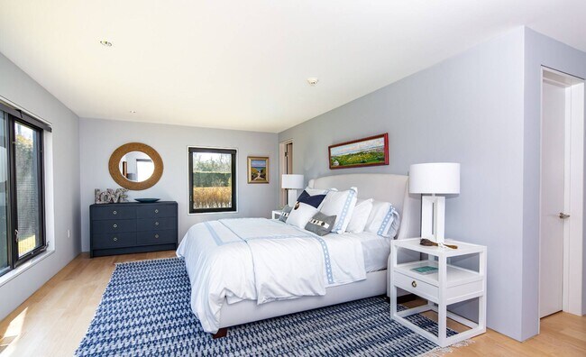 Building Photo - 247 Kings Point Rd