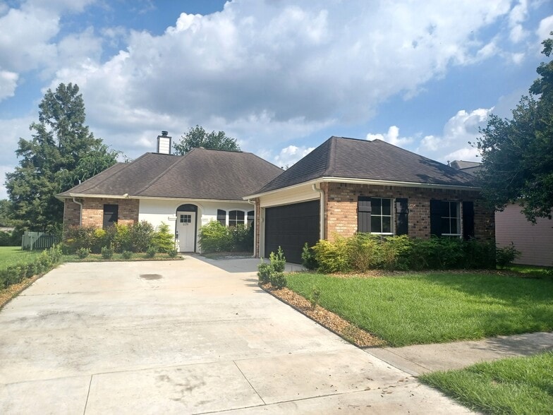 Primary Photo - 1179 Springlake Dr