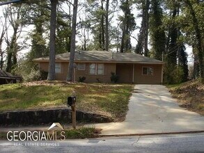 Building Photo - "Charming 2-Bedroom Oasis with Gleaming Hardwood Floors and 2 Full Baths in Decatur!"