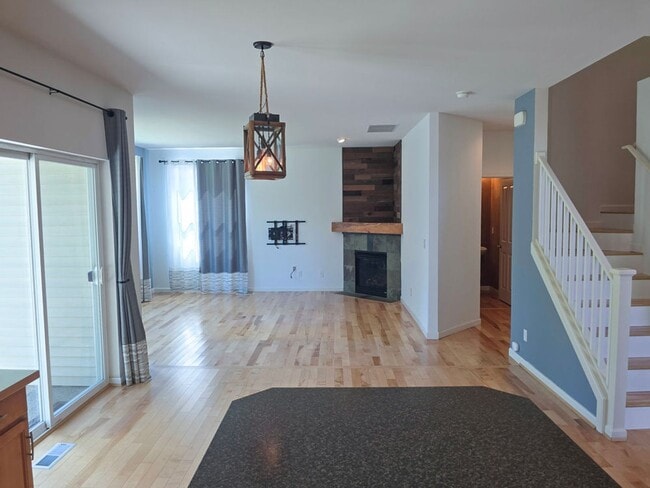 Building Photo - Gorgeous 4 Bedroom Lake Stevens Home in Cr...