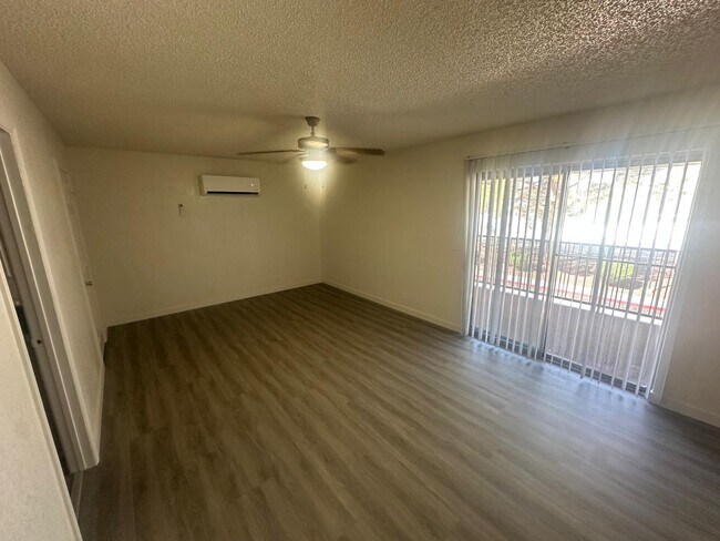 Building Photo - 100 S Crestline Dr