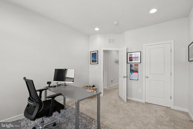 Building Photo - 6227 Almerico Pl