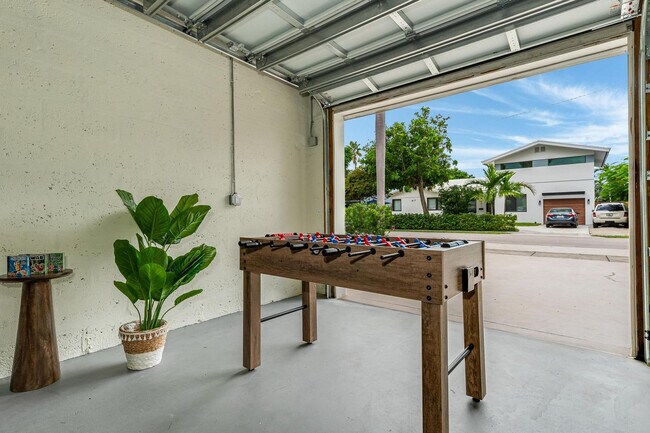 Building Photo - 616 NE 16th Terrace