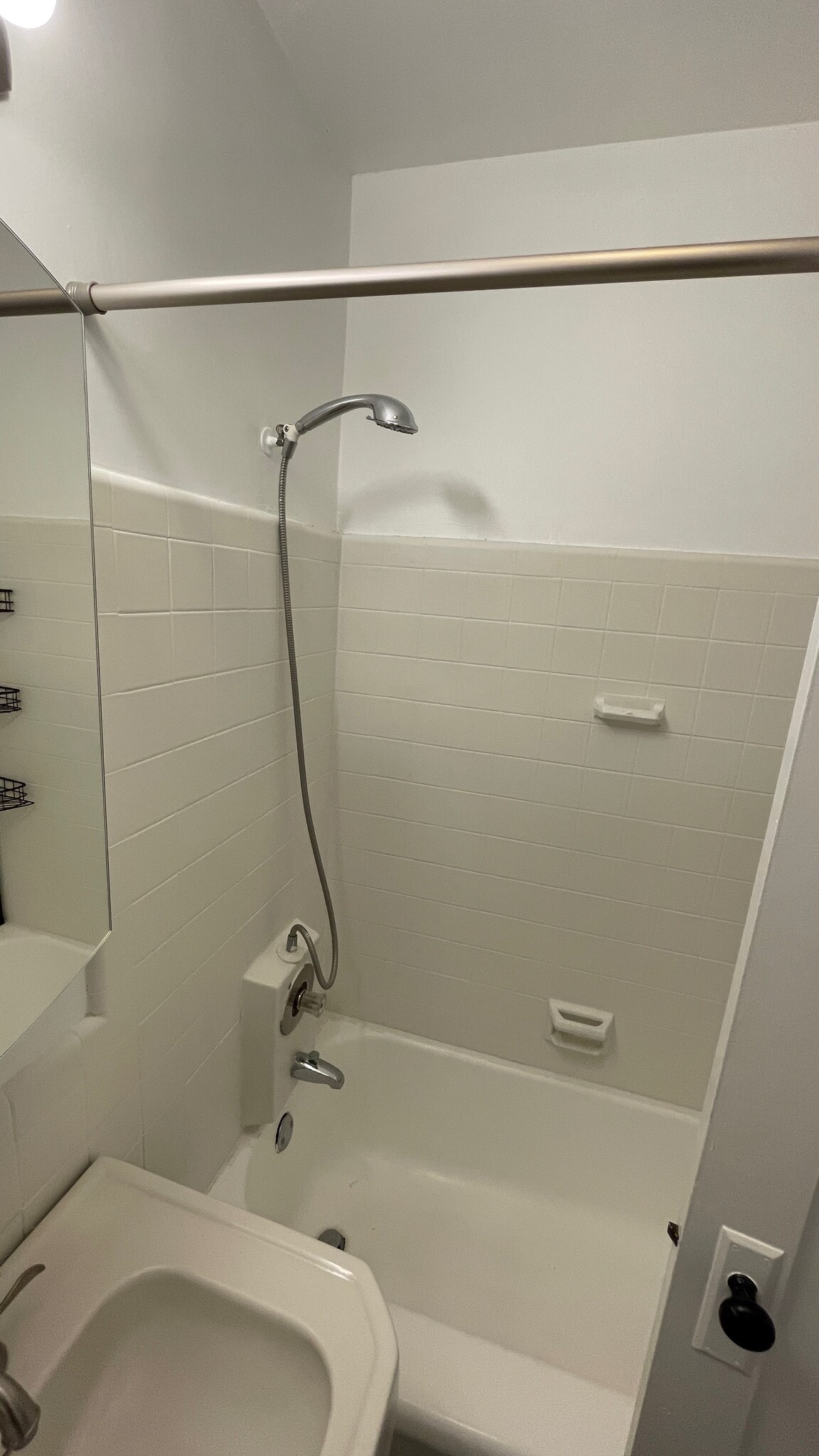 Building Photo - 3338 Valley Dr