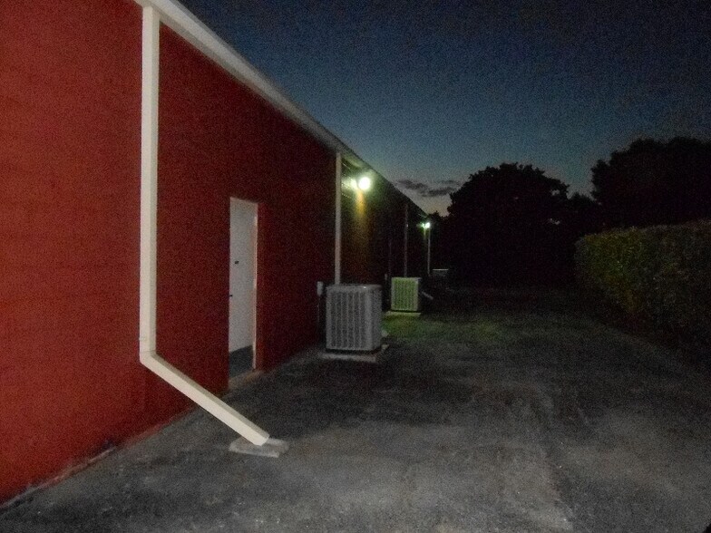 Building Photo - 3014 East US Hwy 377