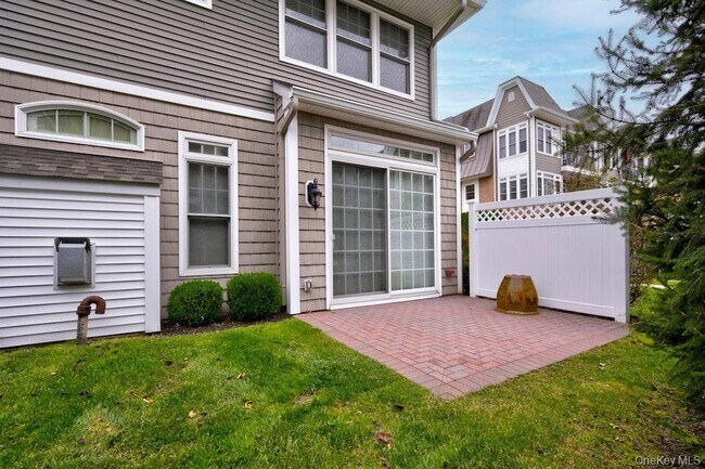 Building Photo - 702 Equestrian Way