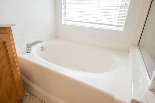 Building Photo - 3 bedroom - 2 story home located in 89141