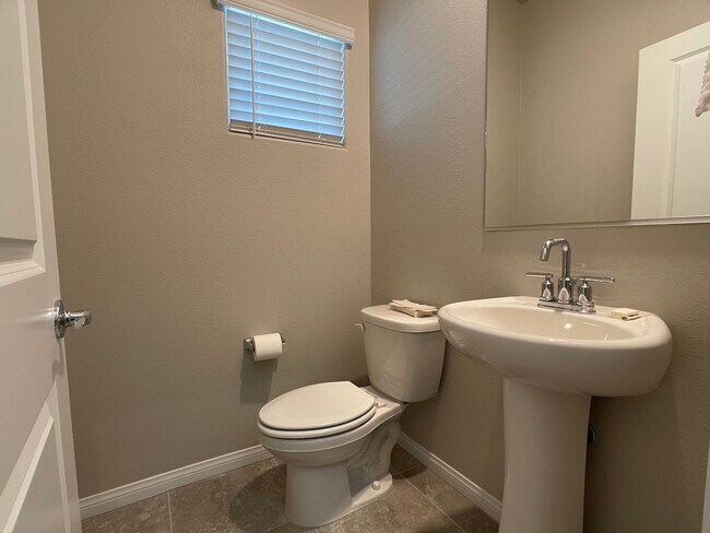 Building Photo - Brand New, Never Lived in House, located in the Southwest!