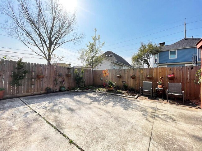 Building Photo - 711 Fargo St