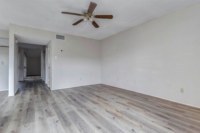 Building Photo - 2952 Meadowgrass Ln