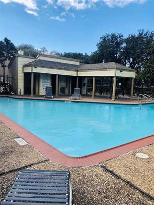 Building Photo - 8299 Cambridge St