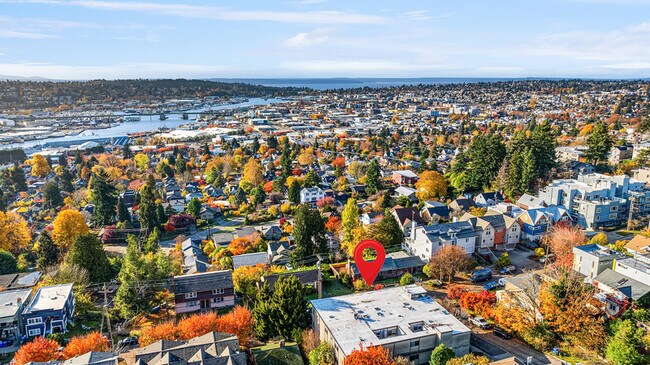 Building Photo - 303 N 44th St