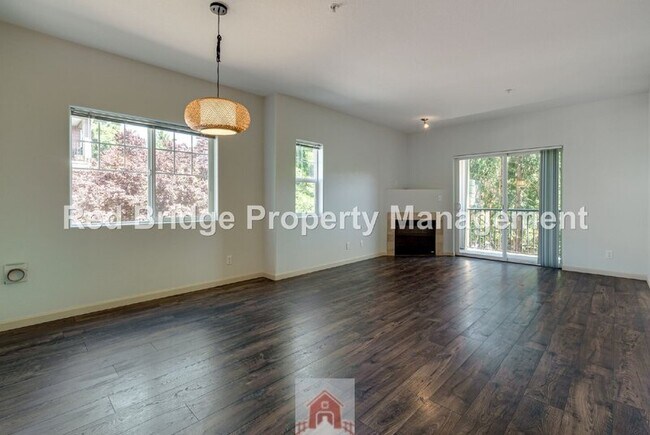 Building Photo - 10834 NE Holly St